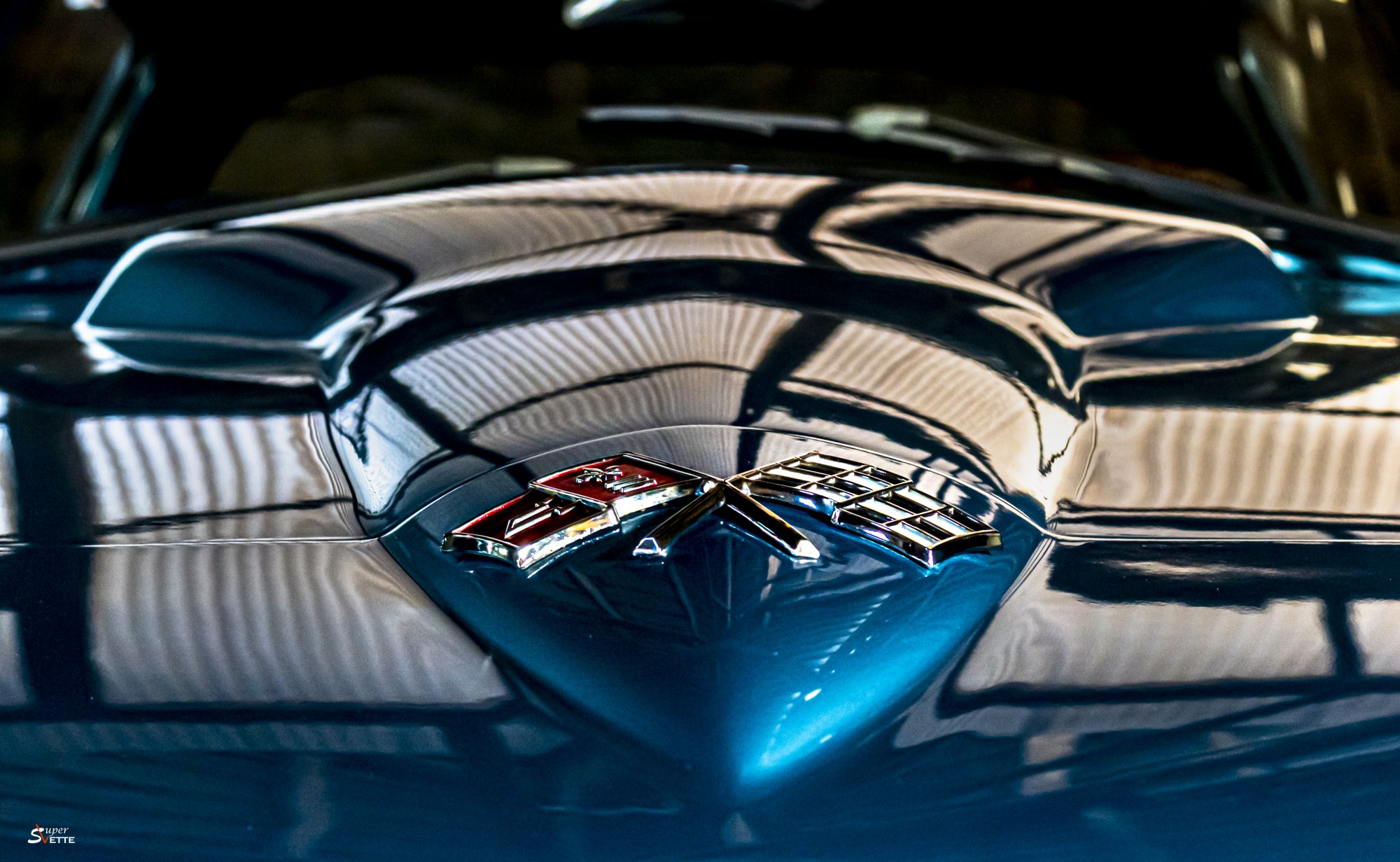 Un capot bombé pour laisser place à un gros moteur