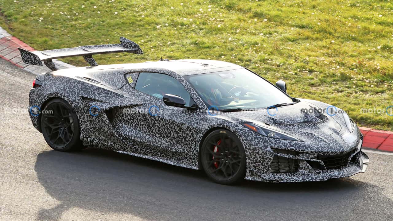chevrolet-corvette-zr1-c8-spy-photo-from-nurburgring.jpg